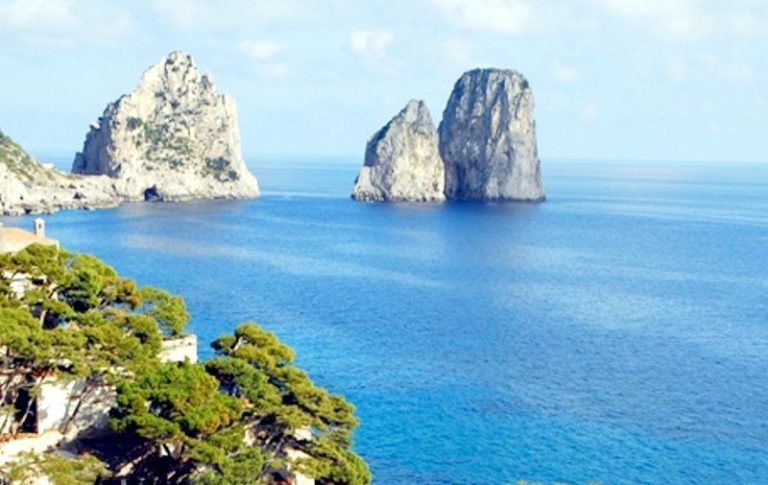 Aspetta ancora il parco blu di Capri