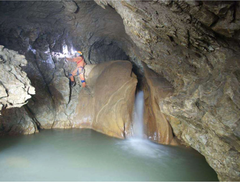 In Basilicata a rischio aree carsiche, bacini idrici e importante grotta