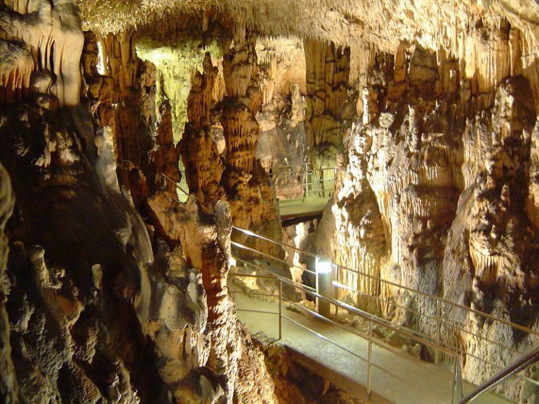 Sos per le Grotte di Castellana