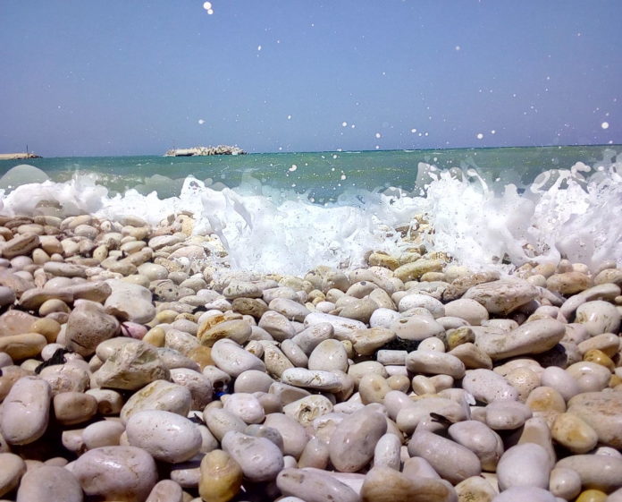 mare spiaggia pietre costa