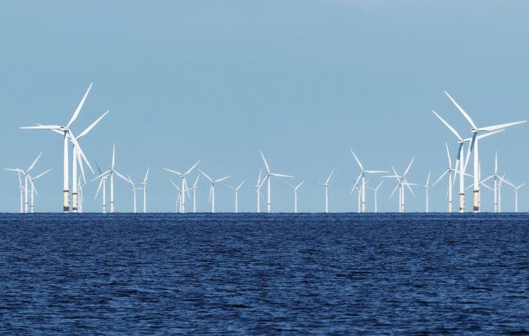 Dieci impianti eolici di fronte alle coste pugliesi