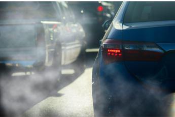 Perché le emissioni delle auto ibride plug-in sono maggiori del previsto?